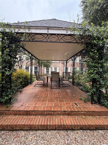 359 N Post Oak Lane 318, Houston, TX 77024