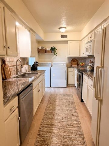 359 N Post Oak Lane 318, Houston, TX 77024