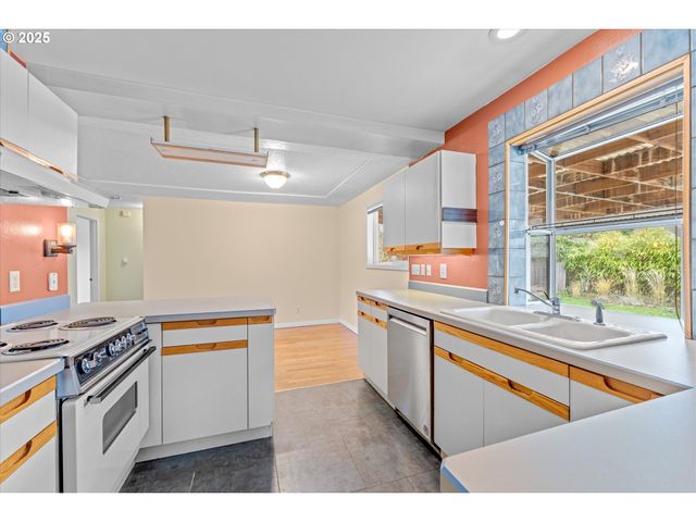 4922 Se 51ST Ave, Portland, OR 97206