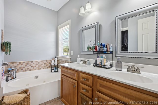 3916 Barclay Way, Wade, NC 28395