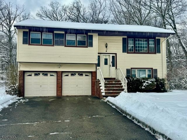 5 Downstream Dr, Mount Olive Twp., NJ 07836