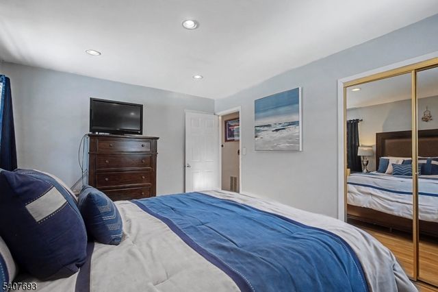 5 Downstream Dr, Mount Olive Twp., NJ 07836