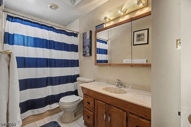 5 Downstream Dr, Mount Olive Twp., NJ 07836