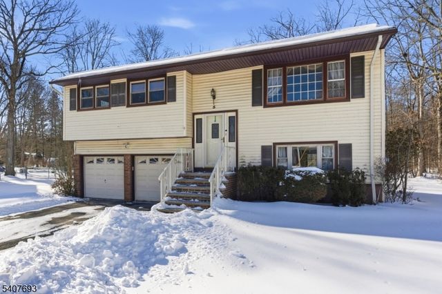 5 Downstream Dr, Mount Olive Twp., NJ 07836