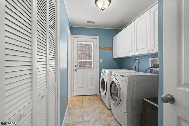 5 Downstream Dr, Mount Olive Twp., NJ 07836