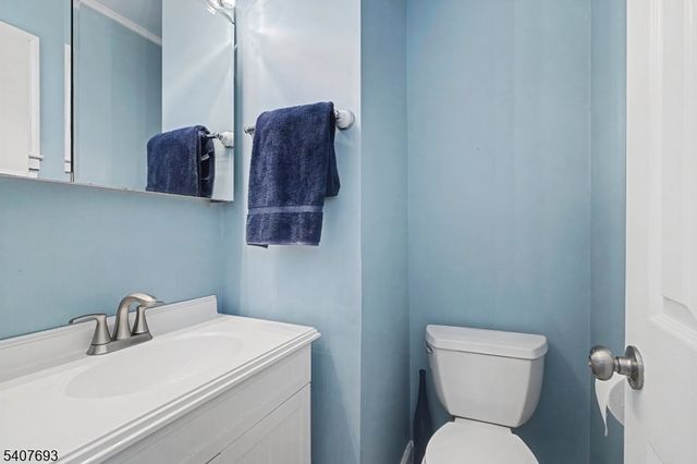 5 Downstream Dr, Mount Olive Twp., NJ 07836