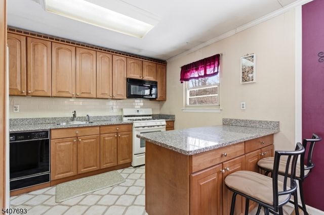 5 Downstream Dr, Mount Olive Twp., NJ 07836