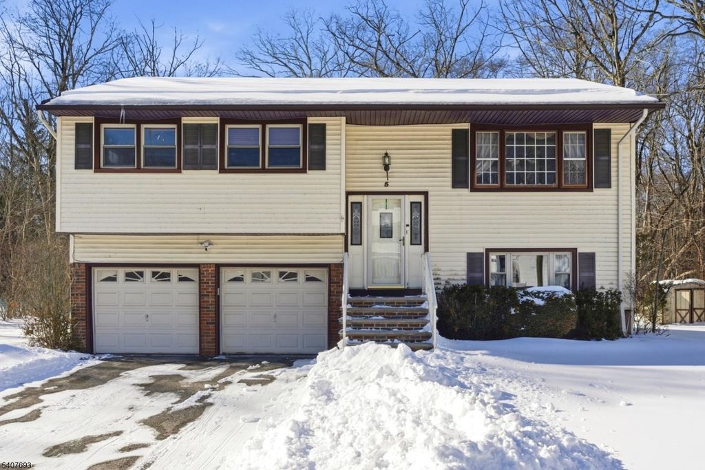 5 Downstream Dr, Mount Olive Twp., NJ 07836