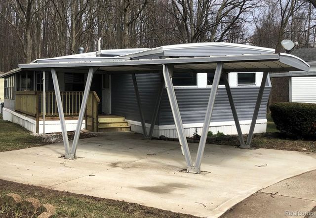 612 Holly Court, Jonesville, MI 49250
