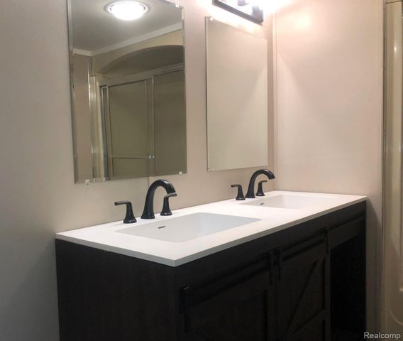612 Holly Court, Jonesville, MI 49250