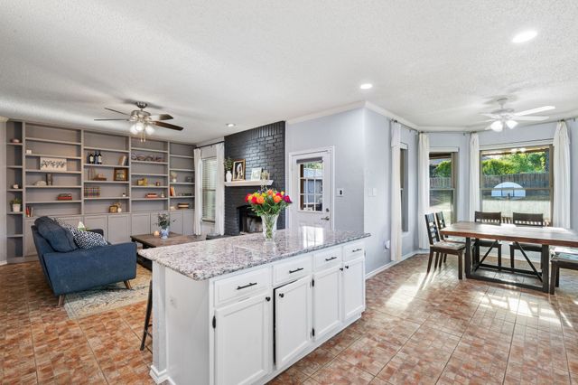 2113 Carriage Hill, Denton, TX 76207