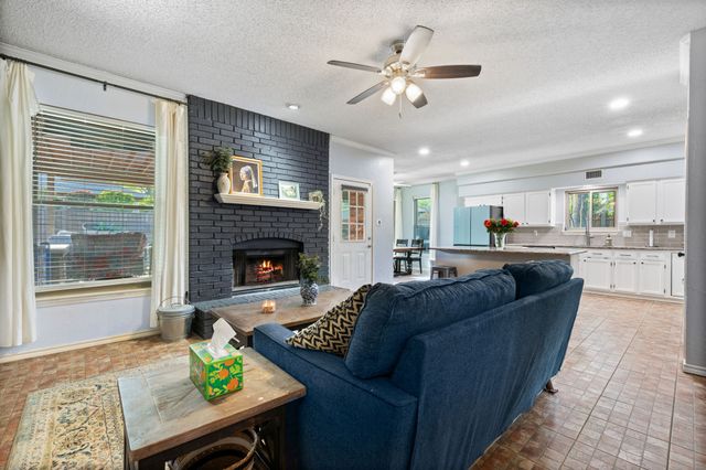 2113 Carriage Hill, Denton, TX 76207