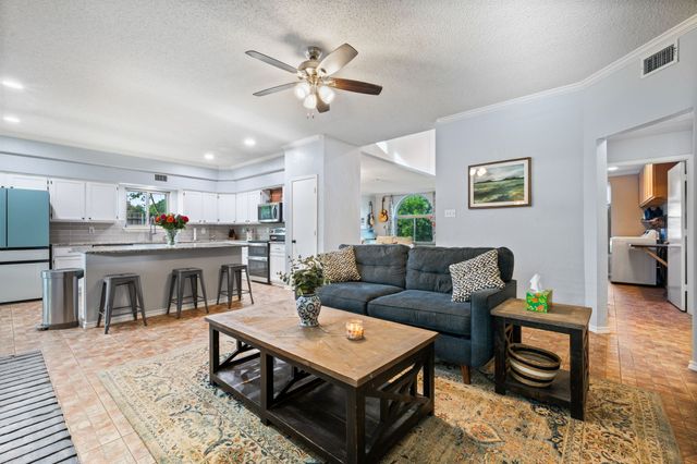 2113 Carriage Hill, Denton, TX 76207