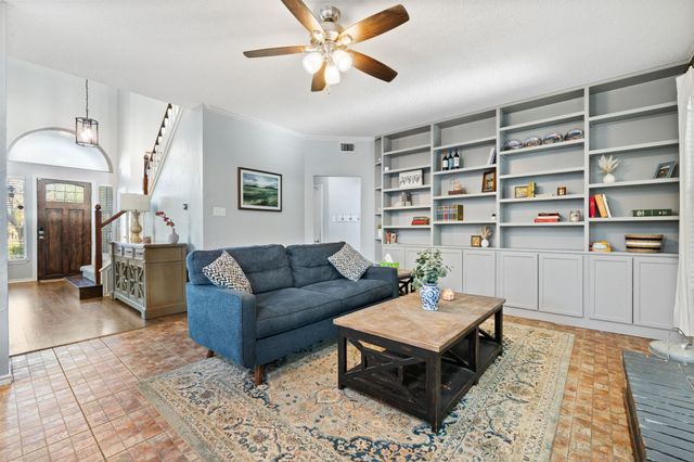 2113 Carriage Hill, Denton, TX 76207