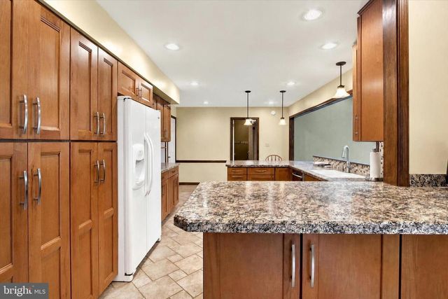 7 KINGSTON CT, Brownstown, PA 17508