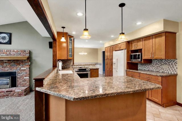 7 KINGSTON CT, Brownstown, PA 17508