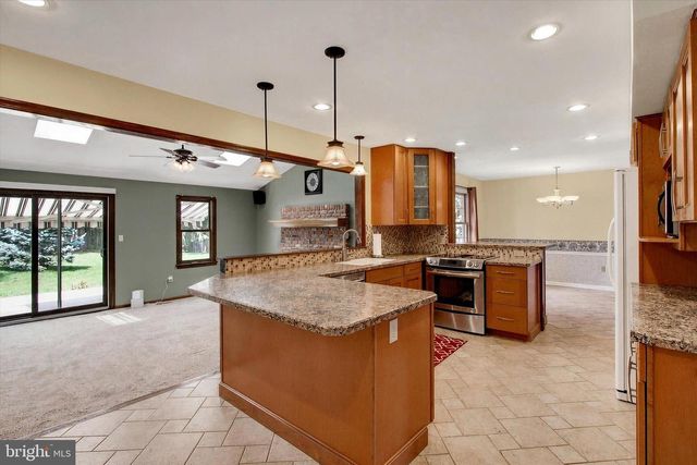 7 KINGSTON CT, Brownstown, PA 17508