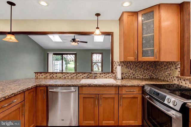 7 KINGSTON CT, Brownstown, PA 17508