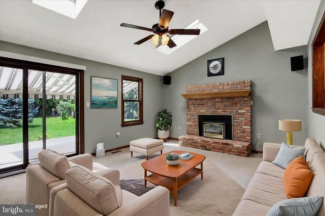 7 KINGSTON CT, Brownstown, PA 17508