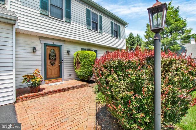 7 KINGSTON CT, Brownstown, PA 17508