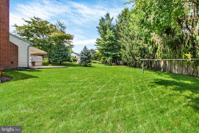 7 KINGSTON CT, Brownstown, PA 17508