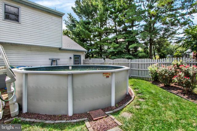 7 KINGSTON CT, Brownstown, PA 17508