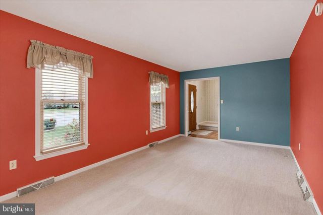 7 KINGSTON CT, Brownstown, PA 17508