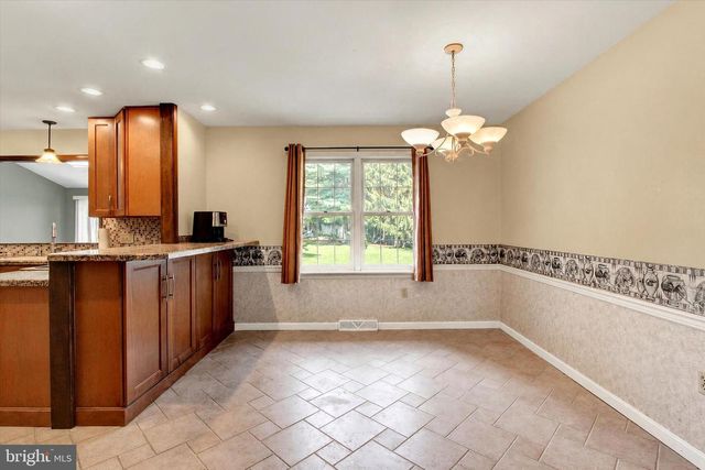 7 KINGSTON CT, Brownstown, PA 17508