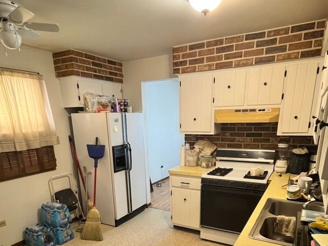 14238 S Manistee Avenue, Burnham, IL 60633