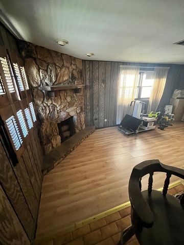 14238 S Manistee Avenue, Burnham, IL 60633