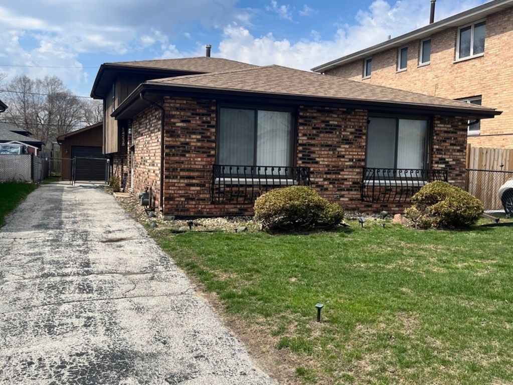 14238 S Manistee Avenue, Burnham, IL 60633