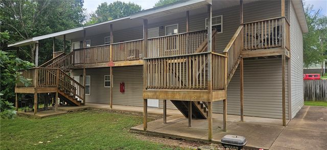 1983 Razorback Road 4, Fayetteville, AR 72701