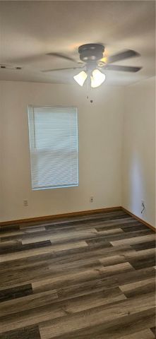 1983 Razorback Road 4, Fayetteville, AR 72701