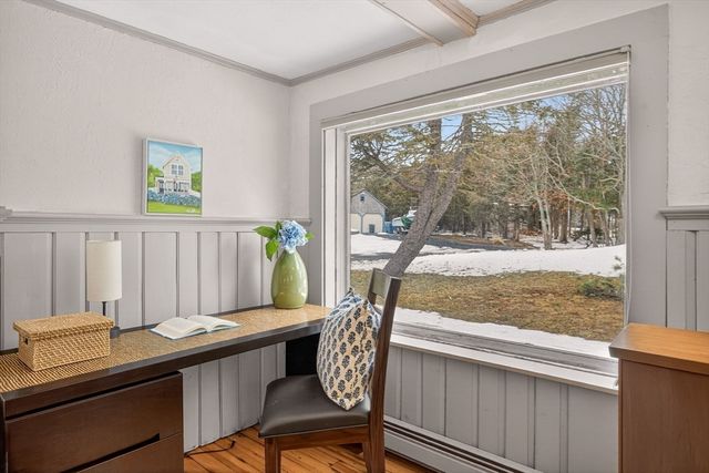 102 Nashawena St, Falmouth, MA 02540