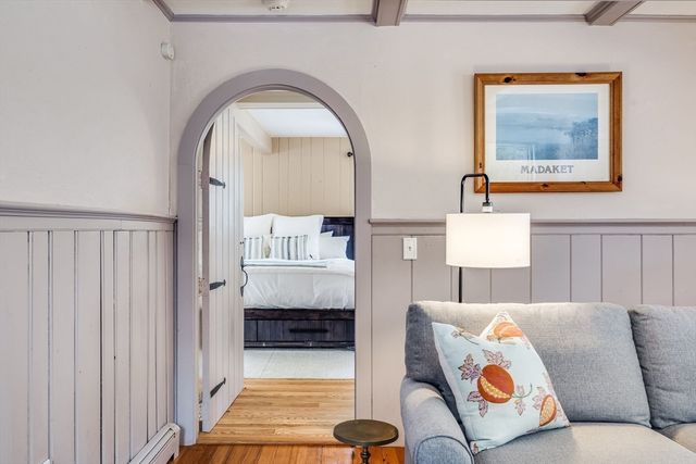 102 Nashawena St, Falmouth, MA 02540