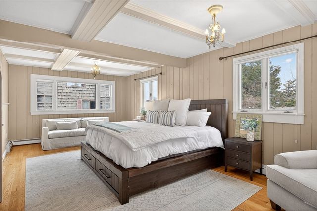 102 Nashawena St, Falmouth, MA 02540
