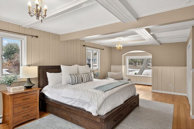 102 Nashawena St, Falmouth, MA 02540