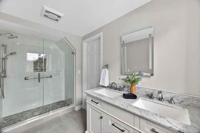 102 Nashawena St, Falmouth, MA 02540