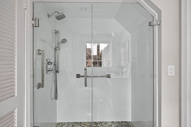 102 Nashawena St, Falmouth, MA 02540