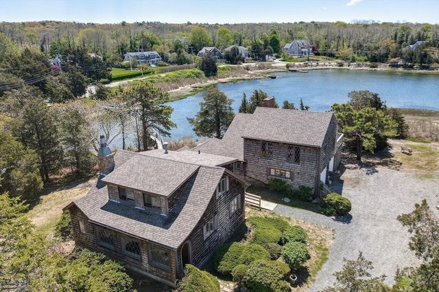102 Nashawena St, Falmouth, MA 02540