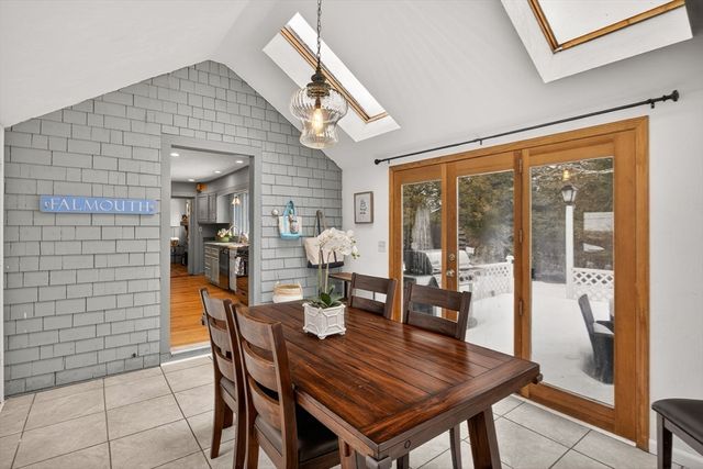 102 Nashawena St, Falmouth, MA 02540