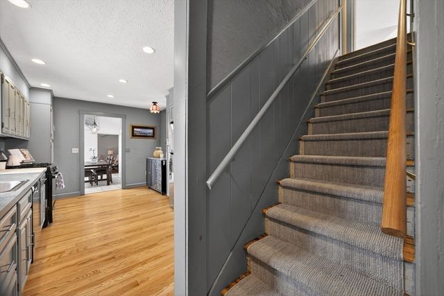 102 Nashawena St, Falmouth, MA 02540