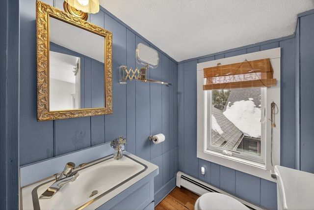 102 Nashawena St, Falmouth, MA 02540