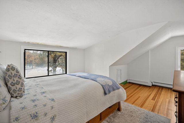 102 Nashawena St, Falmouth, MA 02540