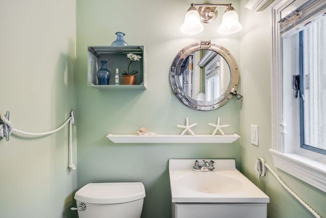 102 Nashawena St, Falmouth, MA 02540