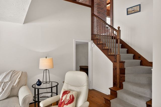 102 Nashawena St, Falmouth, MA 02540