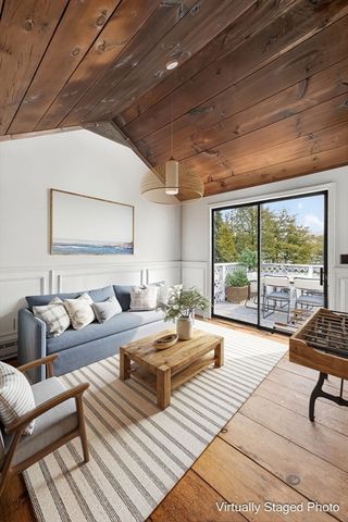 102 Nashawena St, Falmouth, MA 02540