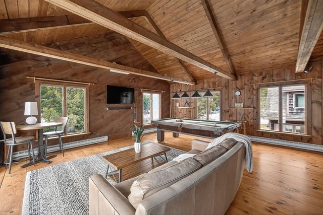 102 Nashawena St, Falmouth, MA 02540