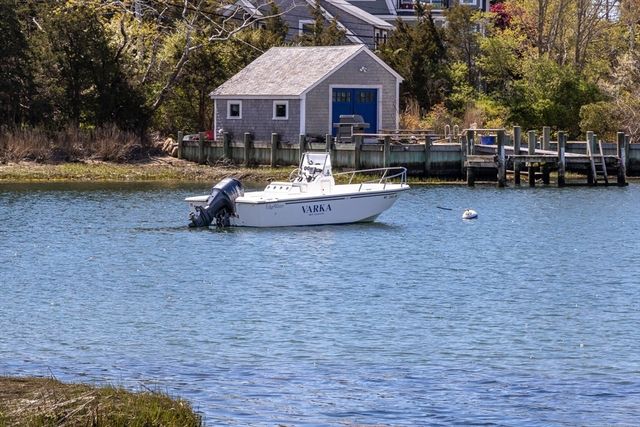 102 Nashawena St, Falmouth, MA 02540