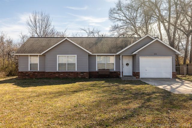 111 W Redwood Street, Coweta, OK 74429